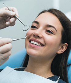 Улыбайтесь чаще! Стоматологическая клиника дарит скидку до 40%