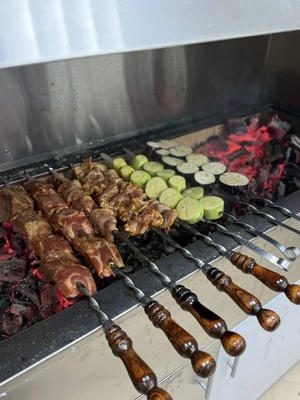 Аппетитный шашлык и блюда на мангале в кафе «МЯСО ТУТ» со скидкой до 50%: вкусно, сочно, выгодно!