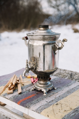 Познавательно-развлекательные экскурсии, аренда монгольской юрты и финского гриль-домика, катание на снегоходах и многое другое в «Хаски блюз» со скидкой до 50%!