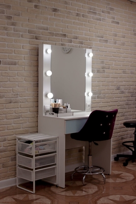 Услуги для волос и ногтей со скидкой до 58% 